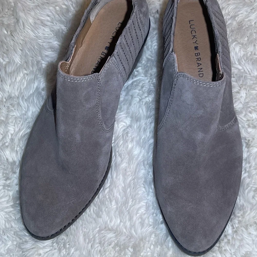 Lucky Brand women’s Gray Suede ankle boots size 9.5